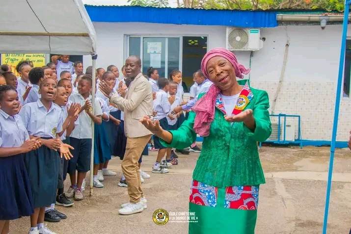 Une rencontre de la communauté scolaire lors de la journée d’action de grâce.